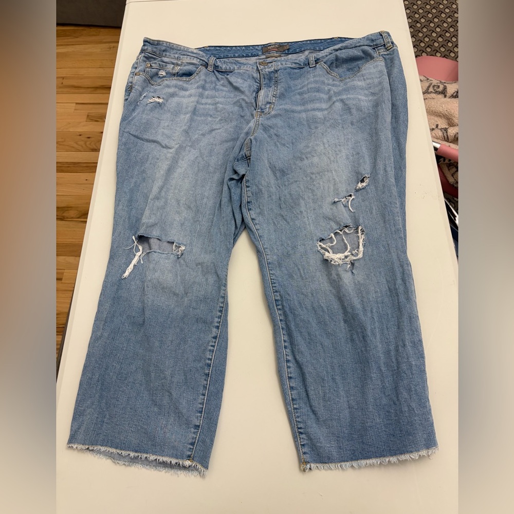Torrid Crop‎ Boyfriend Distressed Light Blue  Jeans Woman’s 24